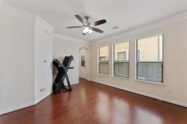 Building Photo - 5502 Lunia Ln