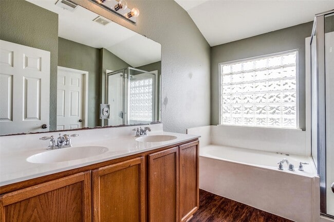 Building Photo - 317 Lava Bed Dr