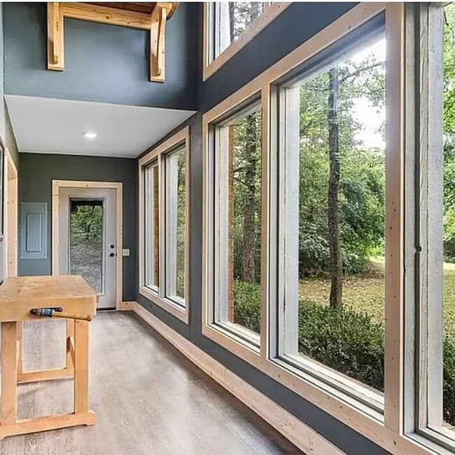 Building Photo - 4 bedroom house, Van Buren