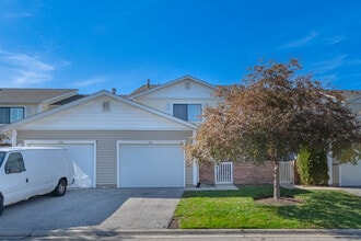 Building Photo - 110 N Waterford Dr