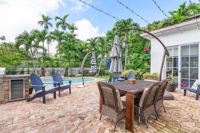 Building Photo - Northeast 5th Avenue Road, Miami Shores, FL 33138 - 5 BR 4 BA single-family home