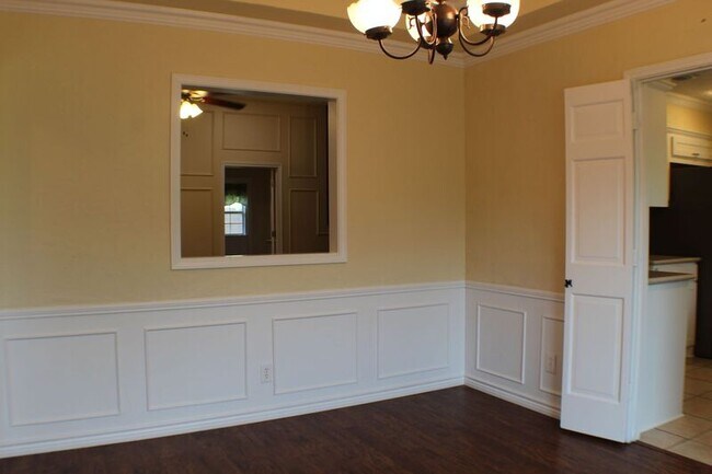 Building Photo - 7838 Williams Ave