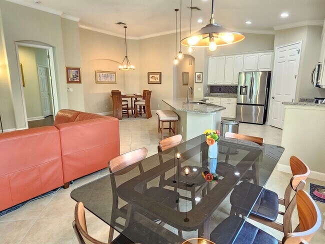 Building Photo - Annual Furnished or Unfurnished 3 Bedroom 2 Bathroom Second Floor Condo in Venetian Golf & River ...