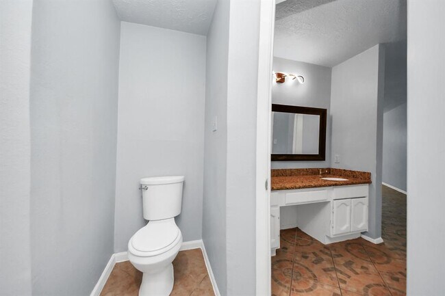 Building Photo - 22407 Millgate Dr