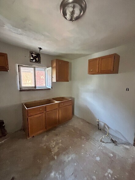 Building Photo - 5828 Ferris Ave