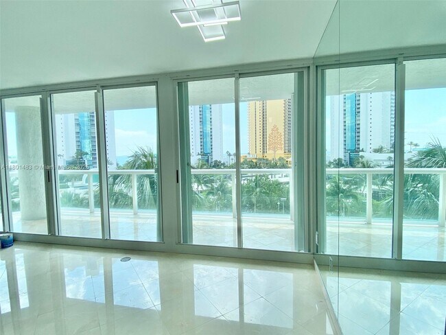 Building Photo - 16400 Collins Ave
