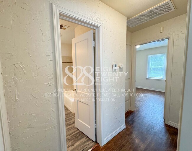 Building Photo - '4015 SE 27th Street