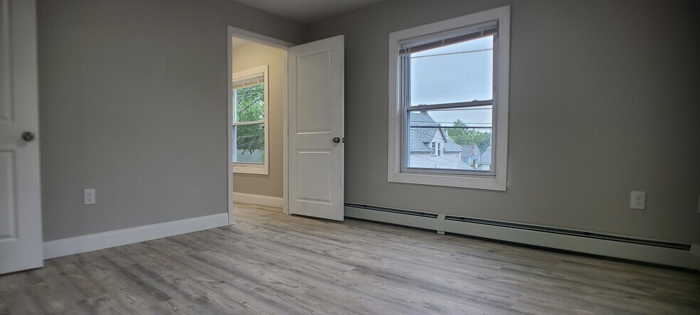 Building Photo - 113 Maple Ave
