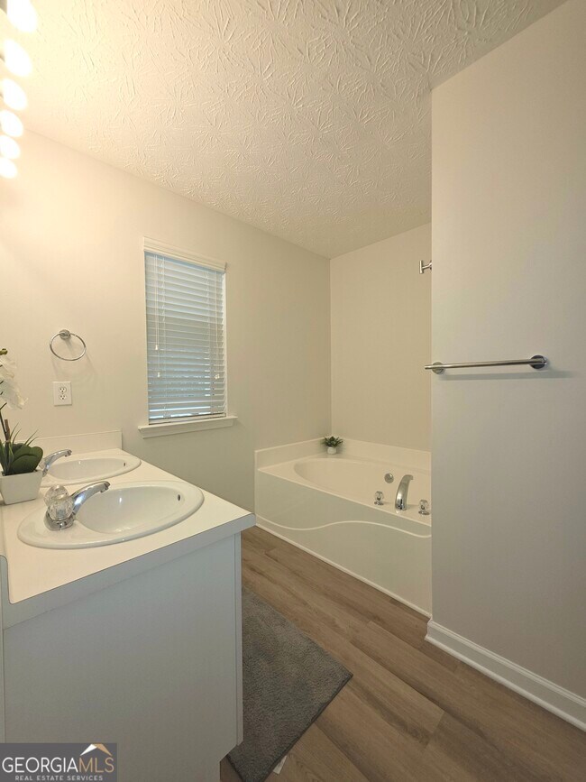 Building Photo - 4691 Highpoint Ln