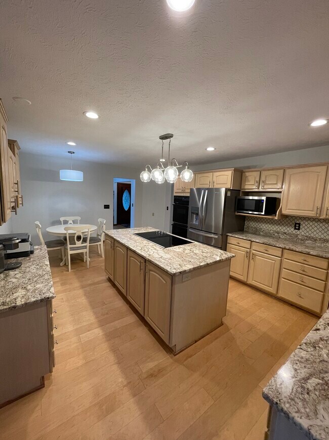 Building Photo - 4683 Shadyside Ln