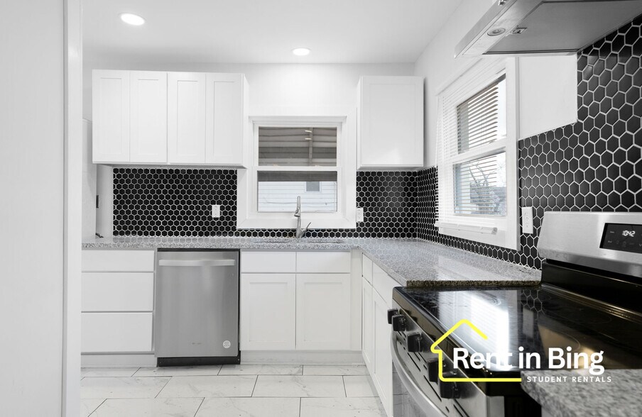 Building Photo - 38 Seminary Ave