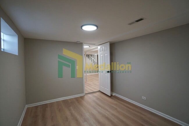 Building Photo - 9858 S Drexel Ave
