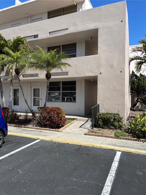 Building Photo - 7405 Bay Island Dr S