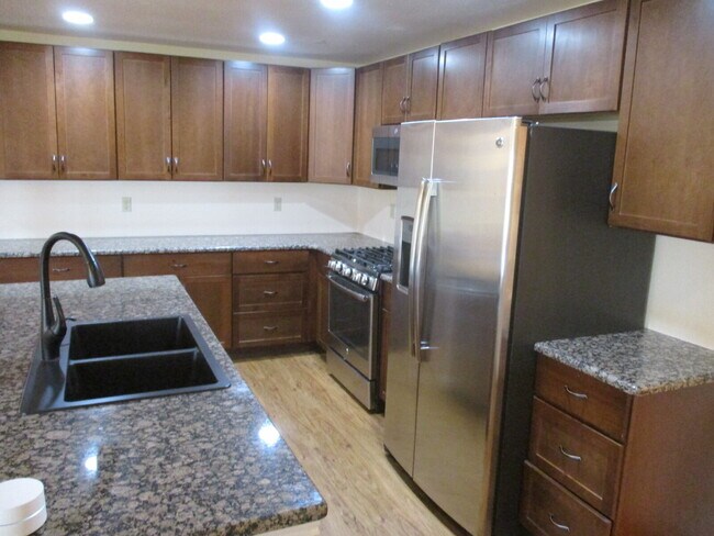 Building Photo - Walkout Basement Apartment - PRICED TO RENT - AVAIL 6/1/26