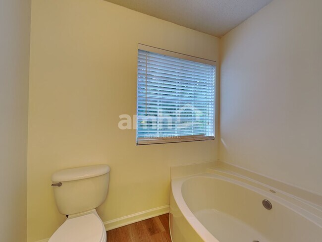 Building Photo - 532 Osborne Rd