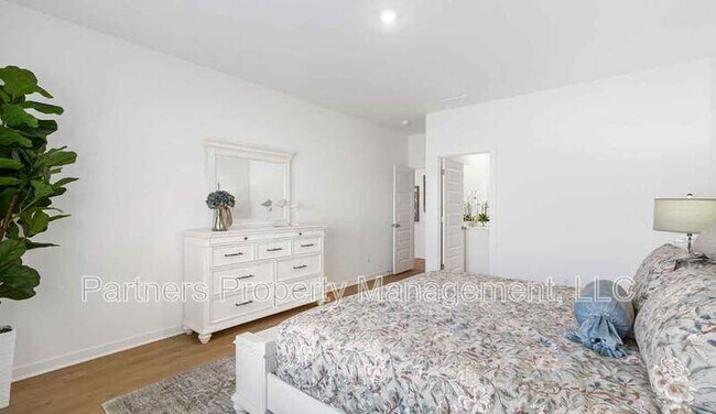 Building Photo - 1918 Larkspur St