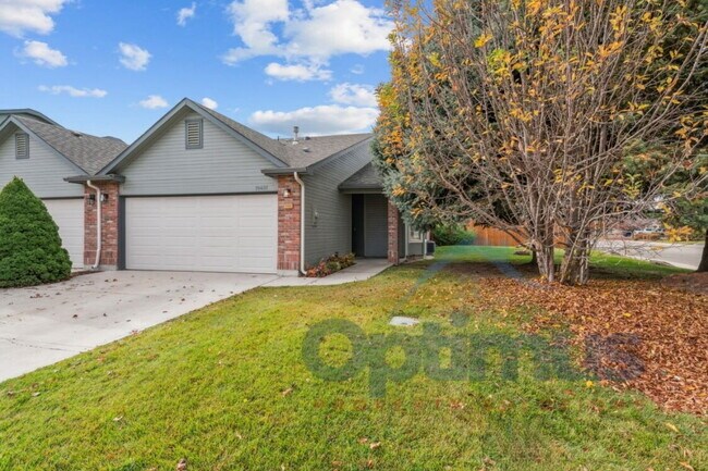 Building Photo - Charming & updated 2-bedroom, 2-bath home in one of Boise’s most convenient and sought-after loca...