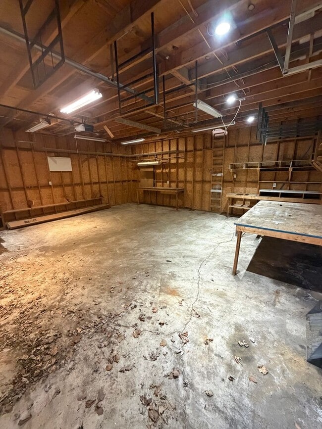 Building Photo - 27869 Tighe St