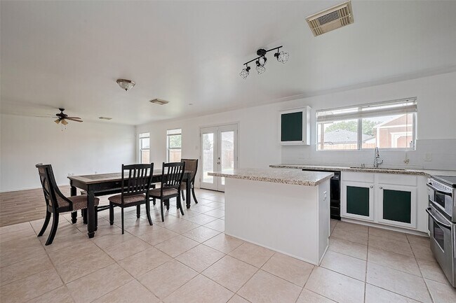 Building Photo - 508 Birch Cluster Ct