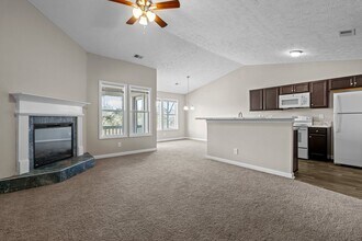 Building Photo - Freshly Remodeled 3rd Floor Apartment