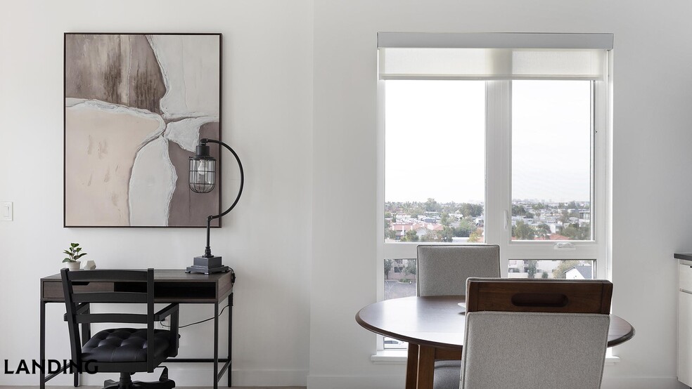 Building Photo - 707 S Farmer Ave