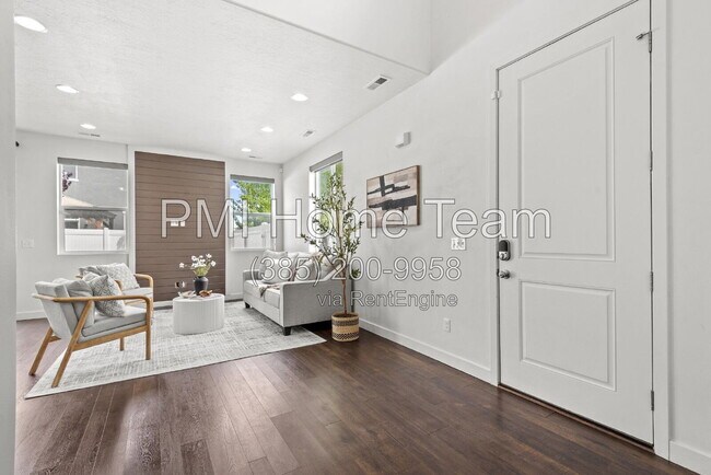 Building Photo - 1812 W Parkview Dr