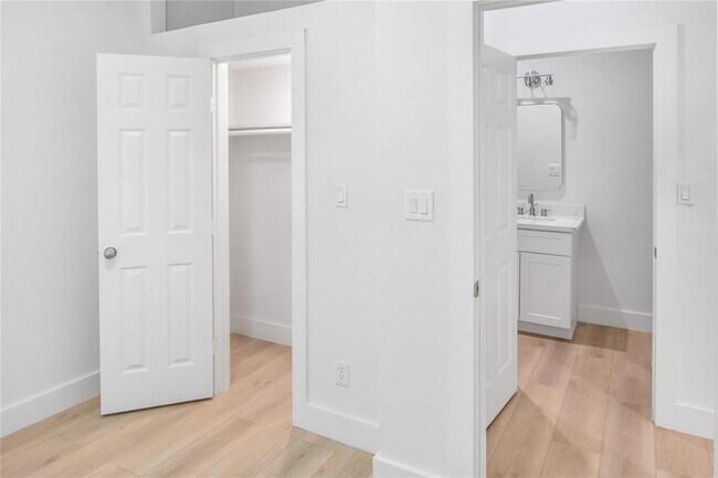 Building Photo - 702 40th St