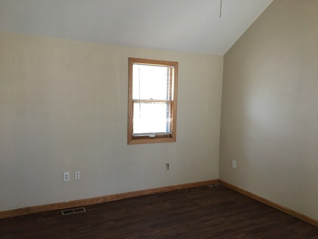 Building Photo - 2104 Reaney Ave E