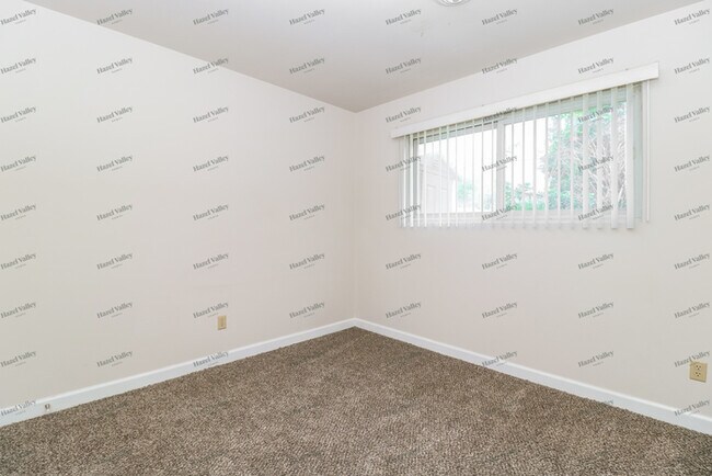 Building Photo - 1495 Flicker Dr