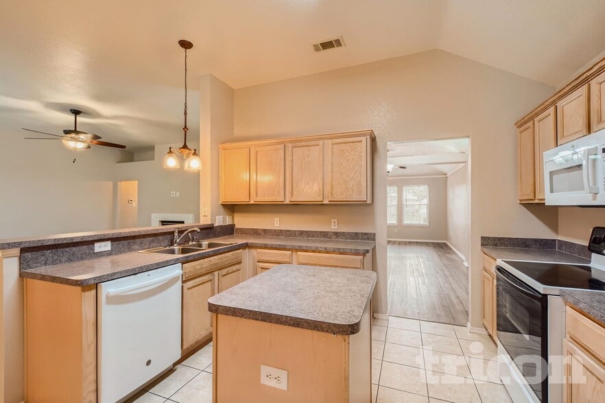 Building Photo - 110 Forest Park Ln