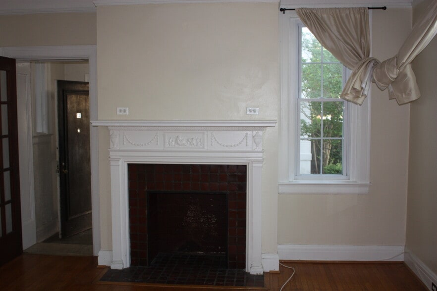 Building Photo - 3409 Greenway