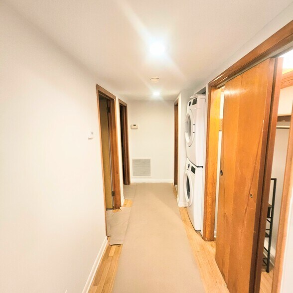 CLOSETS - 109 Rockwell St