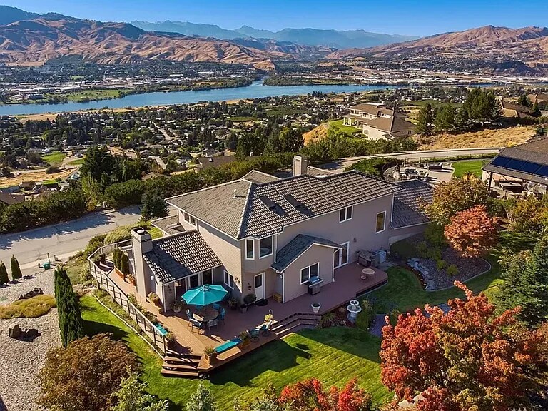 Building Photo - 2467 Twin Peaks Vw