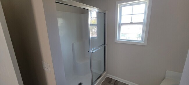 Building Photo - Brand new 5 bed room home in Chapin