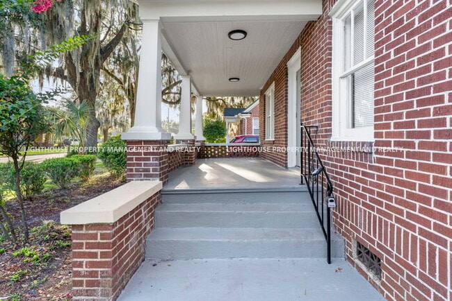 Building Photo - Renovated house with front and back porch