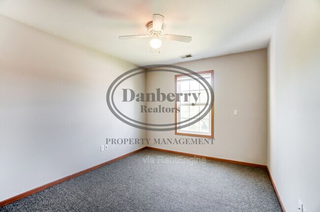 Building Photo - 1117 N Byrne Rd