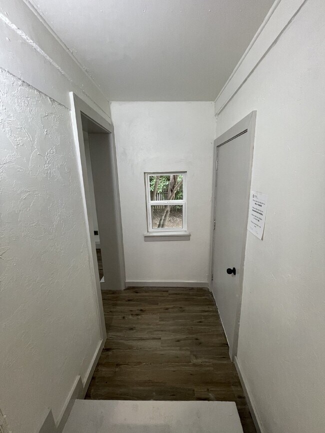 Building Photo - 3b, 1b Home in The Village