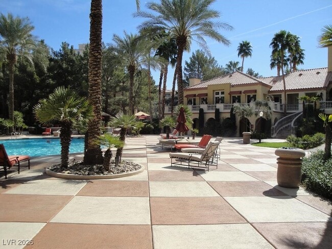 Building Photo - 220 E Flamingo Rd