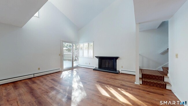 Building Photo - 6 Lyle Ct