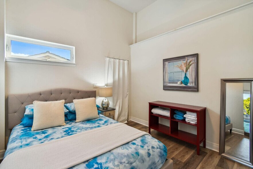 Building Photo - 2127 Lusitania Dr