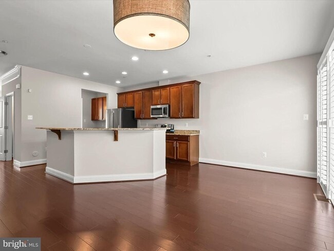 Building Photo - 5803 Lois Ln