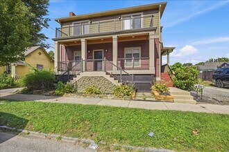 Building Photo - 470-472 S Pine St