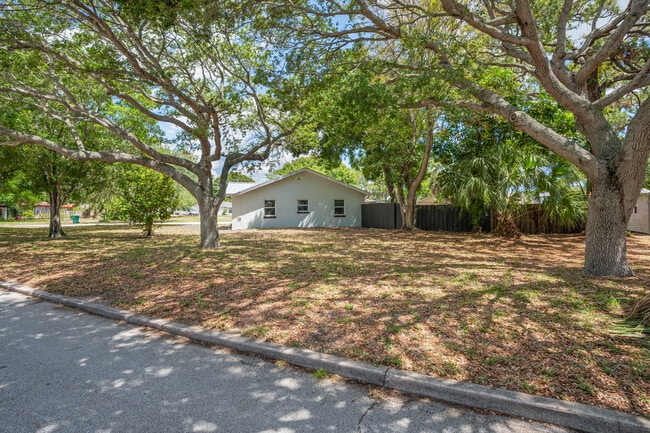 Building Photo - 693 Orange Blossom Dr