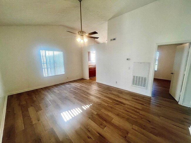 Building Photo - Buena Vista Cottage for Rent!