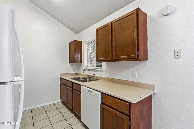 Building Photo - 10902 Yogi Berra Cir
