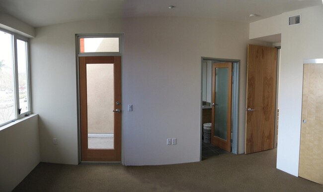 Building Photo - Charming Townhome in Escondido – Now Ready...