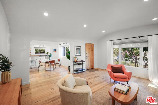 Building Photo - 1275 S Sycamore Ave