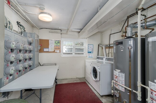Building Photo - 221 Minot St