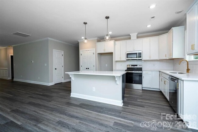 Building Photo - 1721 Balfour Ln