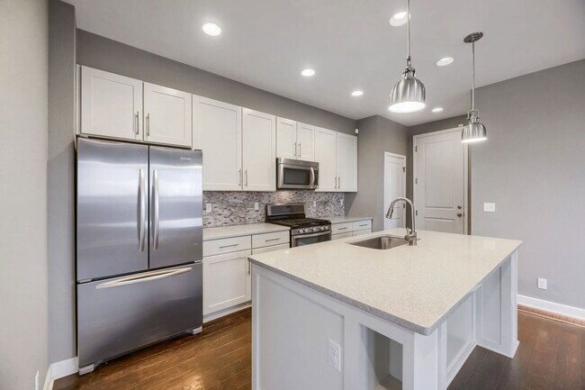 Building Photo - 10825 E 28th Pl